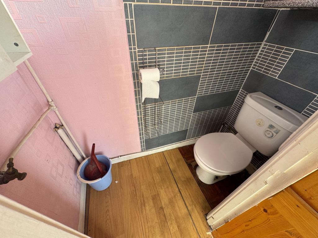 Lot: 114 - TWO-BEDROOM TERRACE HOUSE IN CITY LOCATION - Downstairs WC